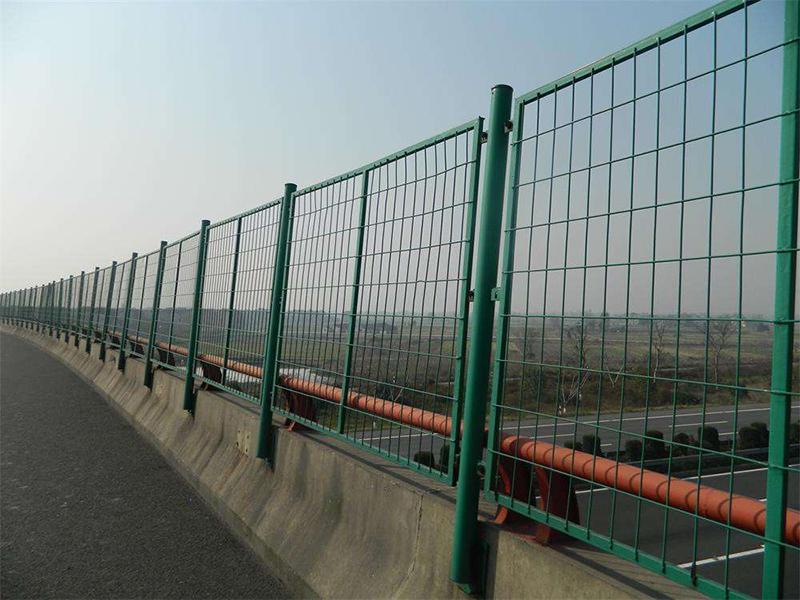 宝山高速护栏网